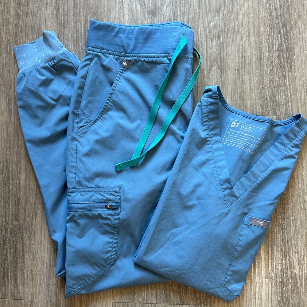Figs Cool Blue FREEx Scrub Set